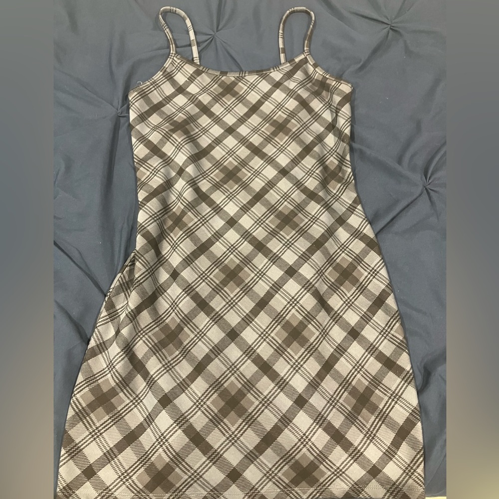 Medium size bodycon dress.